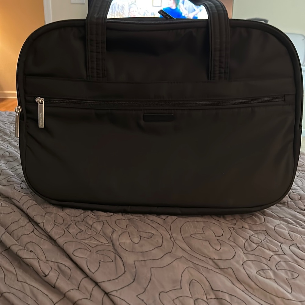 Lay flat travel bag